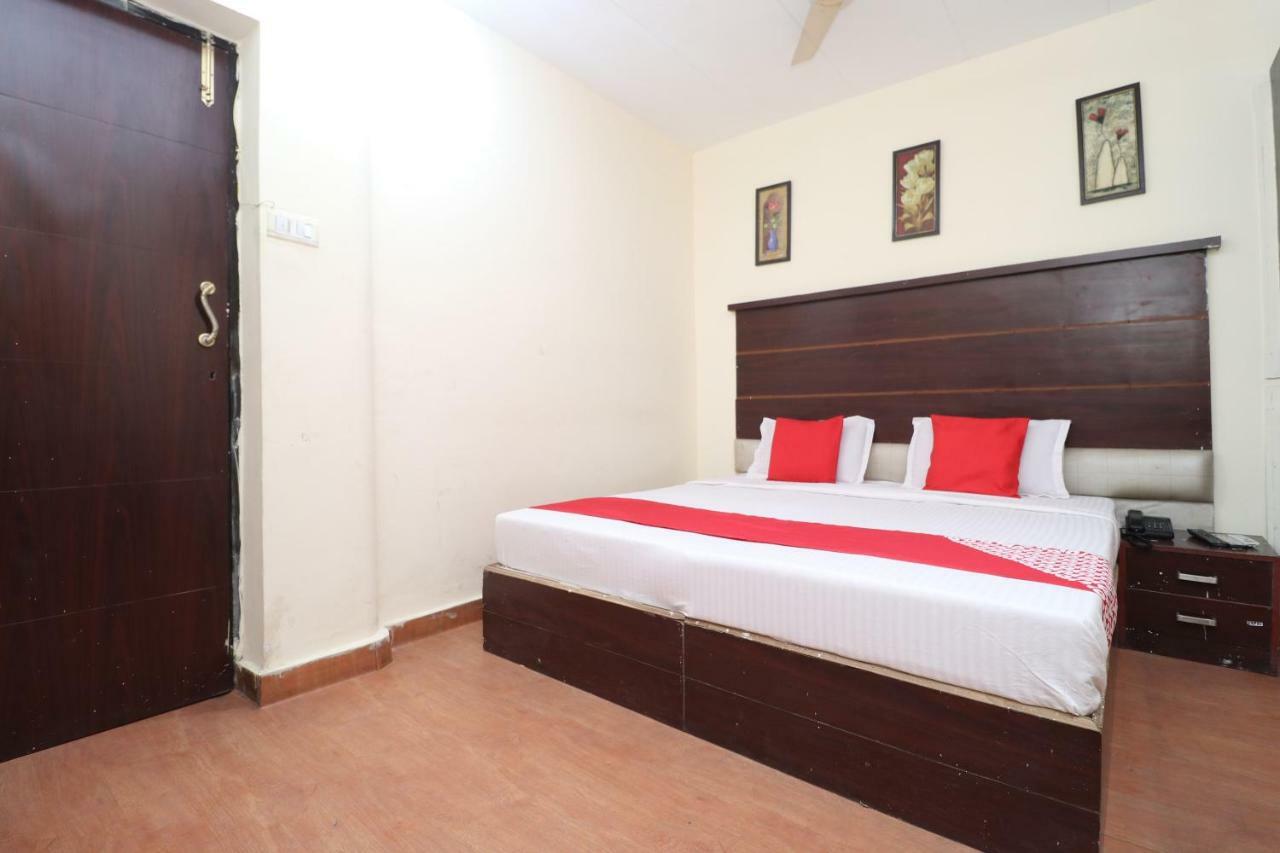 Abadpura Oyo 29852 Hotel Golden View מראה חיצוני תמונה