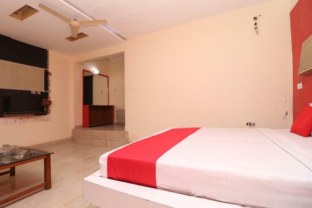 Abadpura Oyo 29852 Hotel Golden View מראה חיצוני תמונה
