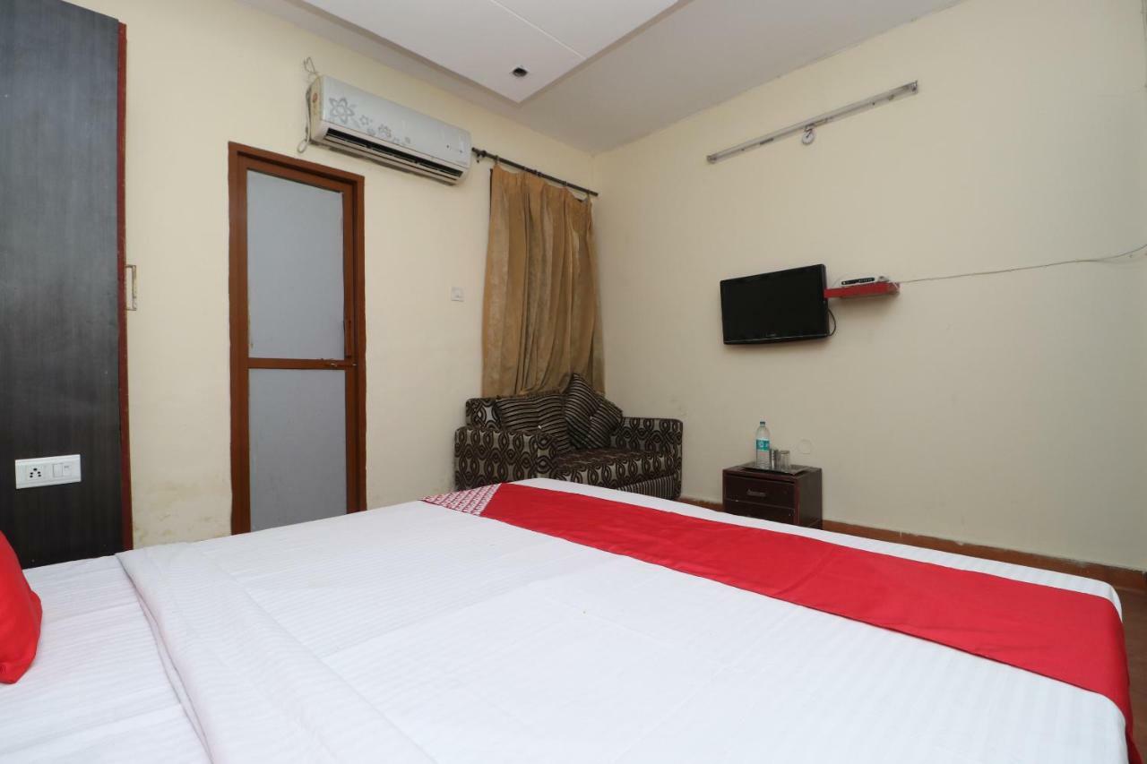 Abadpura Oyo 29852 Hotel Golden View מראה חיצוני תמונה